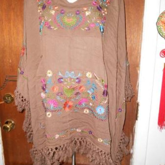 Evy’s Tree Kay Embroidered Poncho Desert Taupe Crinkle Rayon OS - Picture 5 of 8